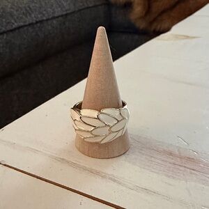 White Feather/Leaf Pattern Ring